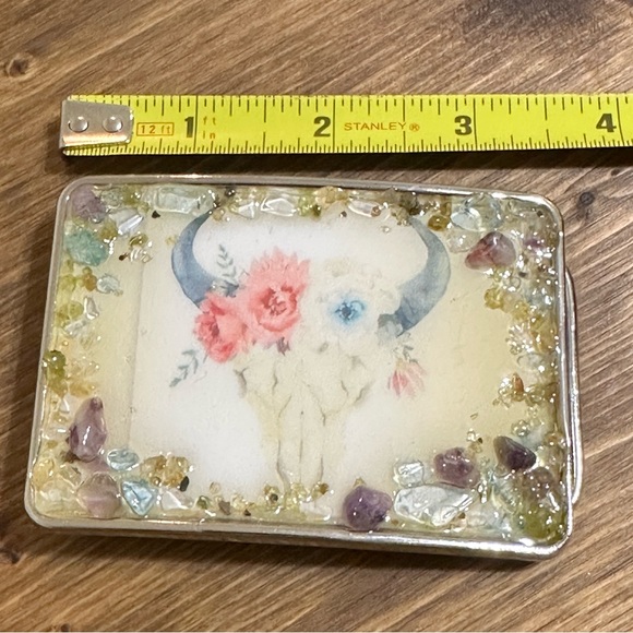 Western style belt buckle. Skull with horns and flowers. - Picture 4 of 7